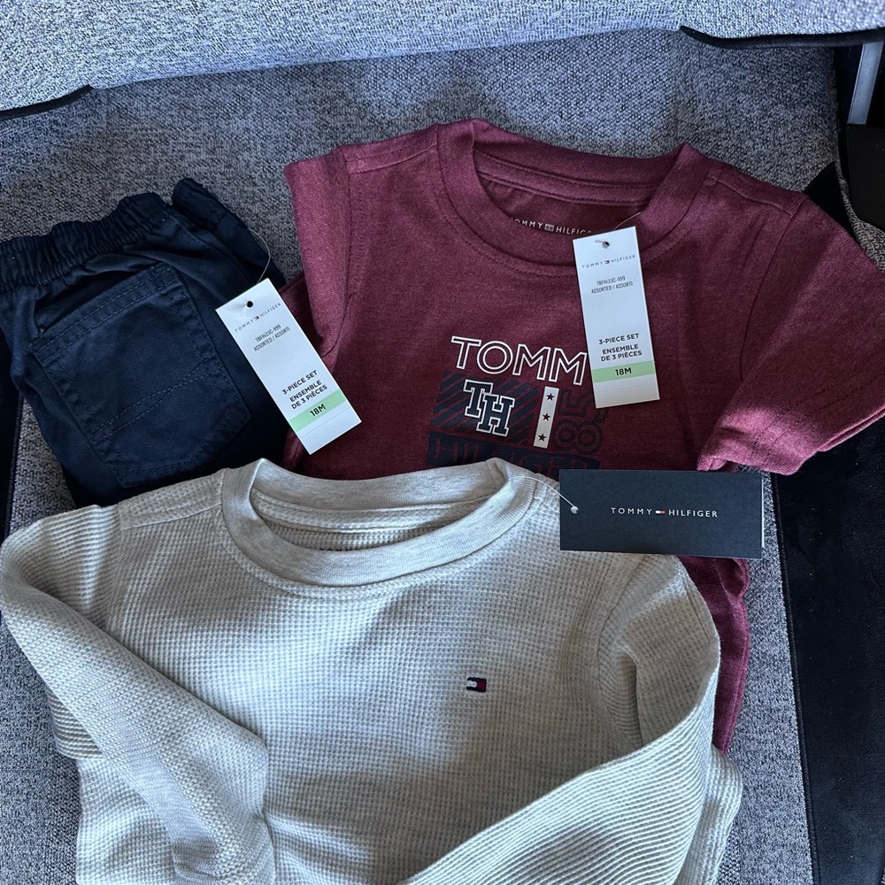 NWT Kid’s Tommy Hilfiger 3-Piece Set. Size 18M
